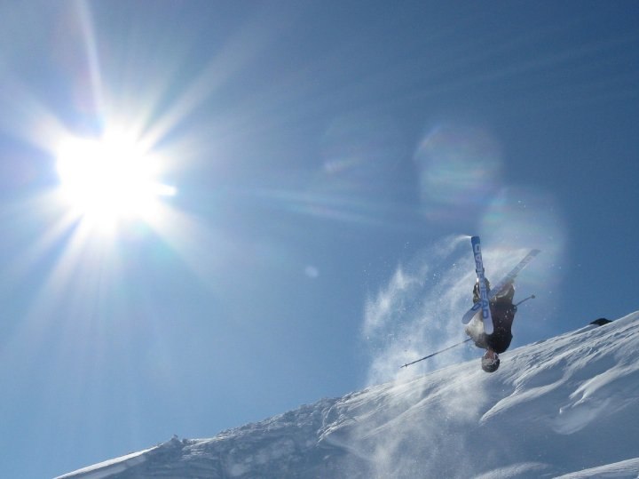 BC hopp i svarta björn.. Foto: Jonathan Vitblom. Åkare: Joel Berggren.