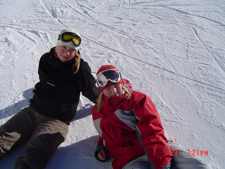 Första snowboard åkningen i år! =) . Foto: Elin Hell. Åkare: Jag och Josefin.