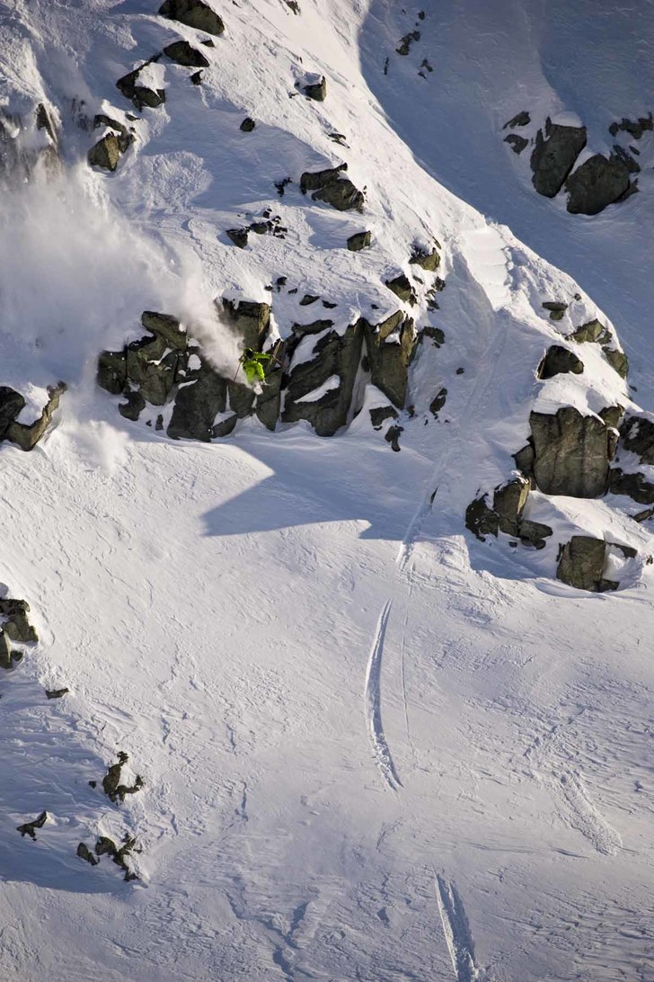 Davva i sista luftfärden på ett grymt dubbeldrop. Foto: Ludwig Andersson. Åkare: David Persson.