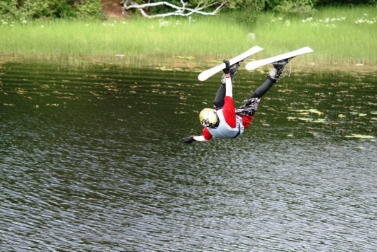 Misty 5a tror ja, på splash sesh. Foto: Julle aspman. Åkare: Jon Häggberg.