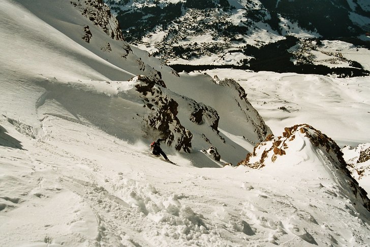 Sondre på väg mot Lenzerheide som syns i bakgrun. Foto: Martin Libeck. Åkare: Sondre.