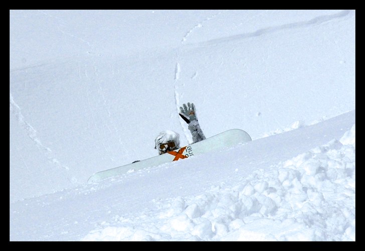 man ska alltså inte dra rakt in i en snøvall næ. Foto: Filip Jacobson. Åkare: Erik SVinhufvud.