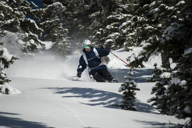 Annu en skön linje på bergets baksida... Foto: Ludwig Andersson. Åkare: Simon Jansson.