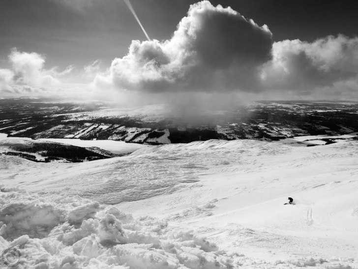 Bild tagen en sjukt fin dag på Åreskutan.. Foto: Niklas Welzel. Åkare: Hampus Evers.