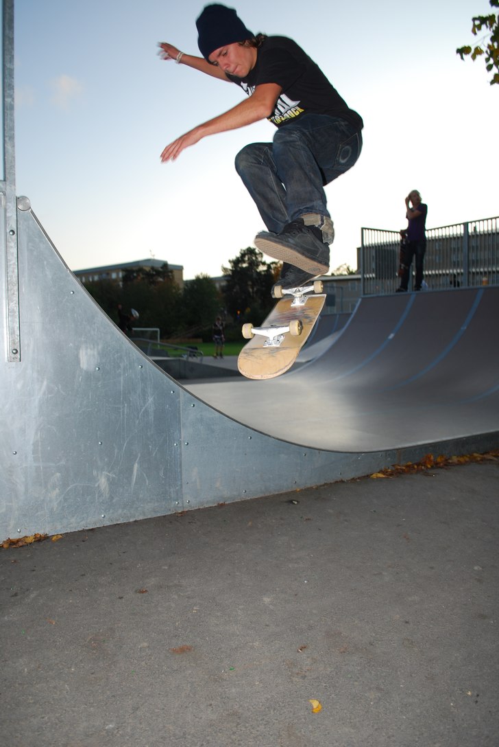 Sk8 flip. Foto: Jak. Åkare: Pierre Riddez.