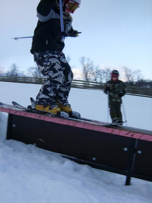 Nu så har jag fått upp farten lite. Och det går. Foto: Pappa. Åkare: Ronja Sandström.