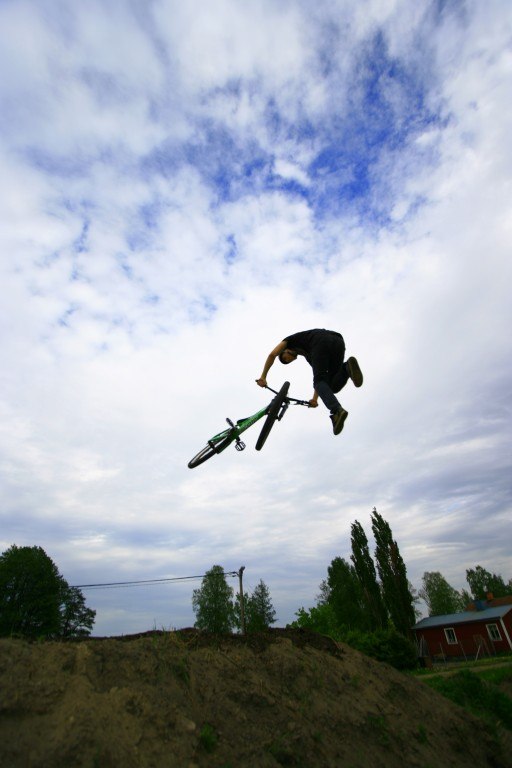 tailwhippin. Foto: johan björklund. Åkare: adam östlund.