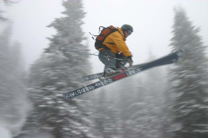 .....halvvägs över gränsen till Washington, US.. Foto: Oscar Franzén. Åkare: Mattias Höglin.