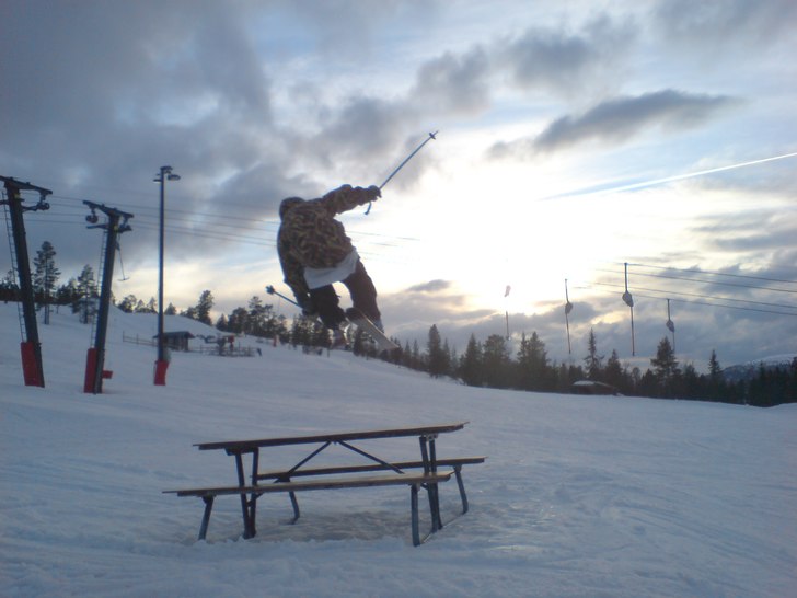 180 över bordet i tandådalen. Foto: Alexander Hjälmeby. Åkare: Sebastian Hjälmeby.
