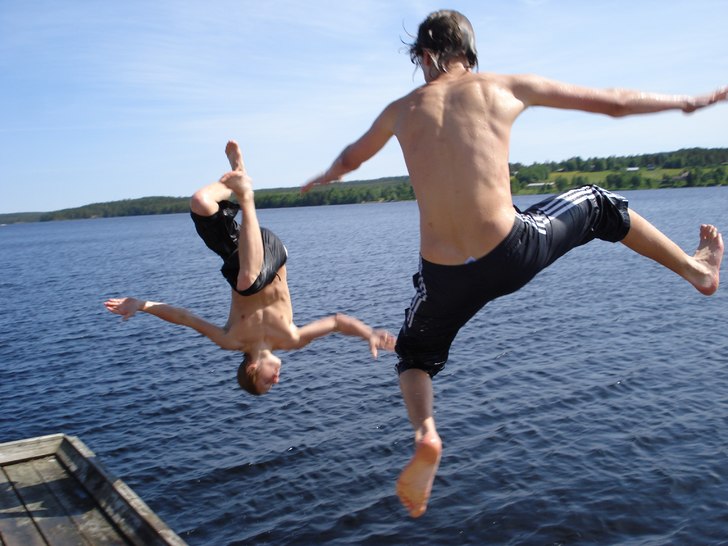 Drog lite flips ut för bryggan :D. Foto: Emma M. Åkare: Gustaf B & Martin M.