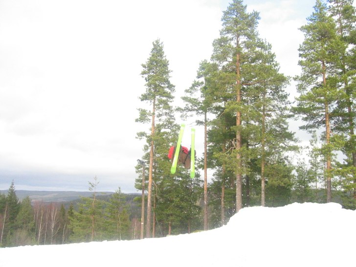 en skum backflip?. Foto: jaak. Åkare: eric johansson (kruxelidux).