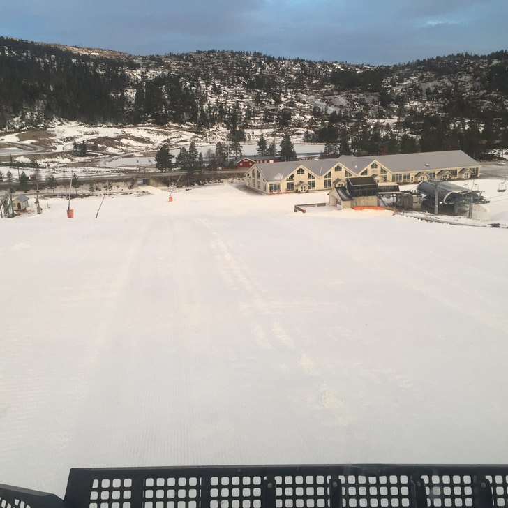Fin forhold!
Bjørneriket med 2  heiser og 300 m b.