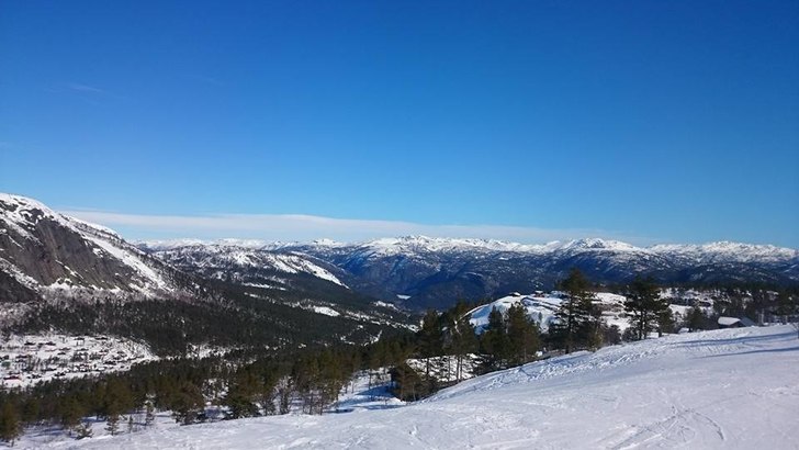 Første helga i påska og blå himmel!
God morgen!.