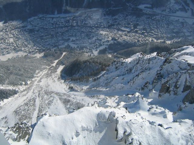 Hänger ut armen över chamonix by som man ser lik. Foto: (Jag) Adrian Frölund.