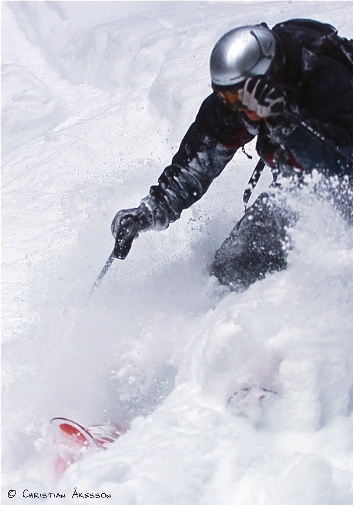 Säsongens första ordentliga dump med fin åkning. Foto: Christian Åkesson. Åkare: Peter Andersson.