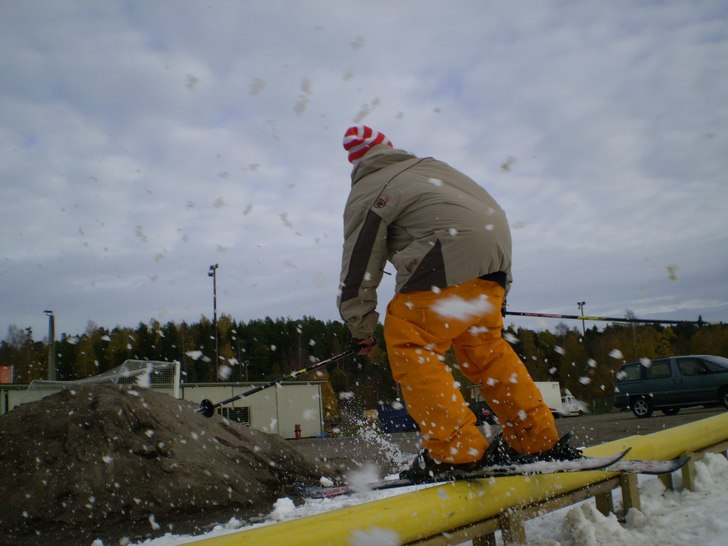 railar. Foto: Fredrik Turri. Åkare: Niklas Roginder(jag).