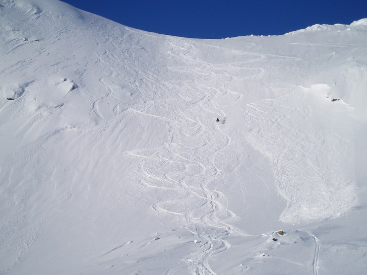 Helt underbar dag med heliski på Borkafjäll. . Foto: Felix. Åkare: Philip.
