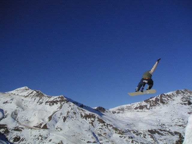 En rätt fin bild, en rätt solig dag i schweiz.. Foto: John Andersson. Åkare: Lars Lundberg.