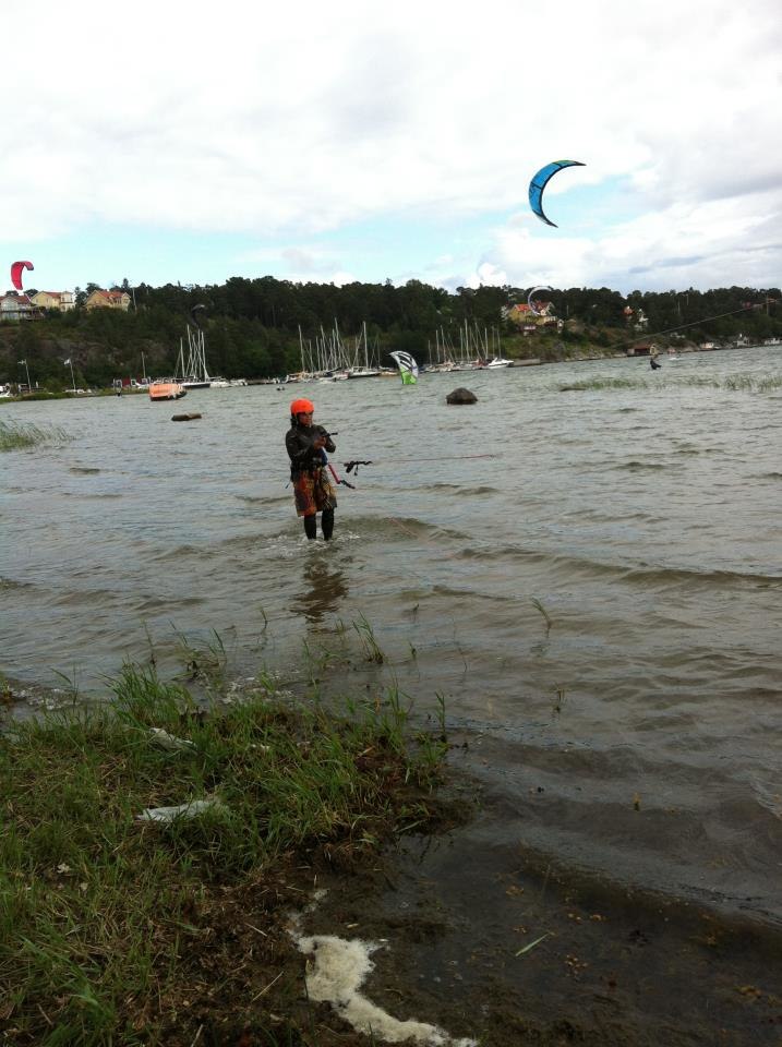ska ta upp draken. Foto: maria haglund. Åkare: dalton haglund.