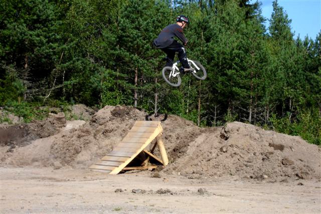 Hopp.. Foto: Erik Hellström. Åkare: Emil Westman.