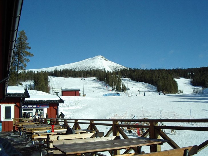En bild tagen från caféets uteservering, upp mot. Foto: Carolin Sundvik.