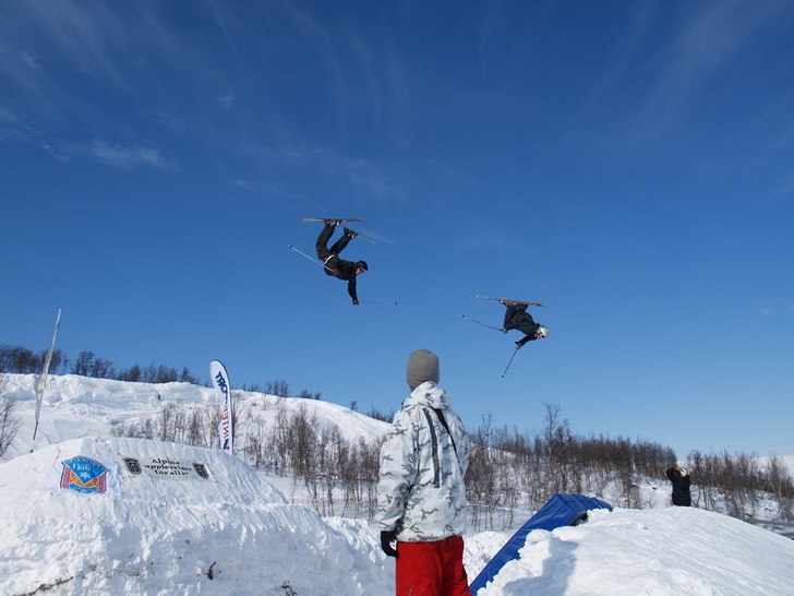 jag å sonny gör backflip.... Foto: vet ejj. Åkare: Sebastian,sonny.