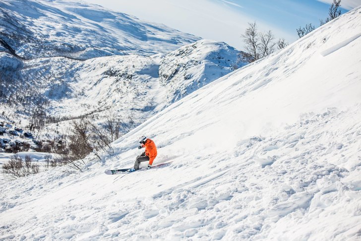 Lørdag!
Hei alle! Idag venter noe mer snø og sti.