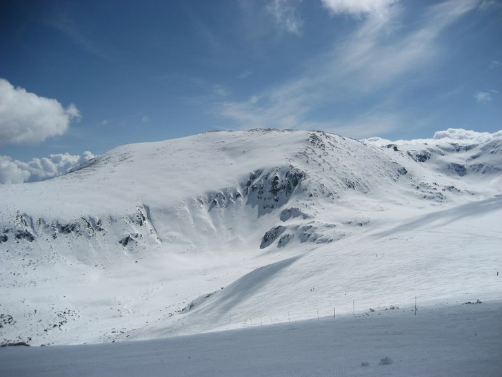 Utsikt från toppen på pisten Markudjik3 och rakt. Foto: Melker Rinaldo.