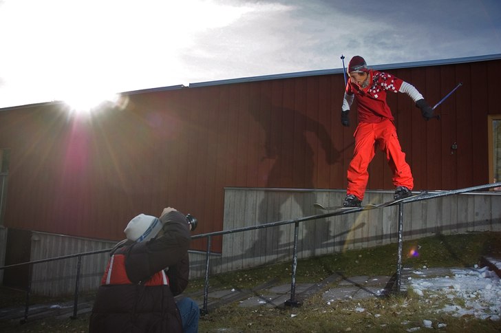 railar lite å Mats knäpper en fin bild. Foto: Mats Kahlström. Åkare: Elias.