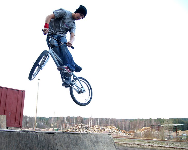 Hopp i spinen.. Foto: Andreas Hansson. Åkare: Johan Lilja.