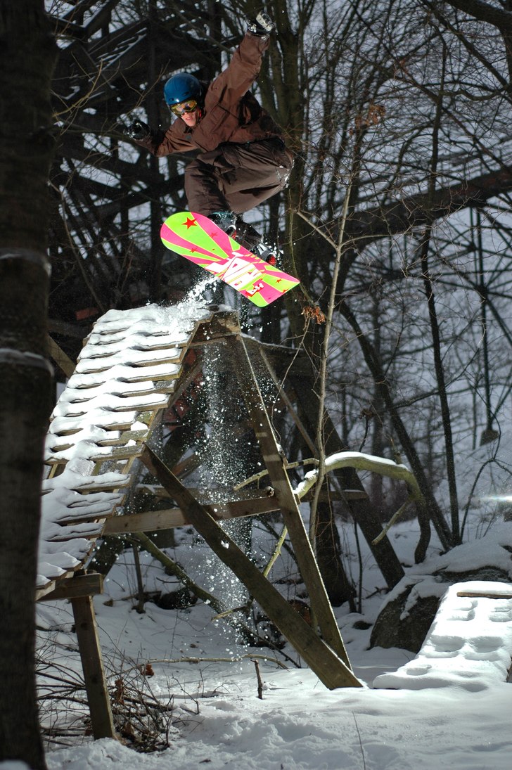 Jacob droppar från ns banan. Foto: Fredrik Andersson. Åkare: Jacob Nordström.