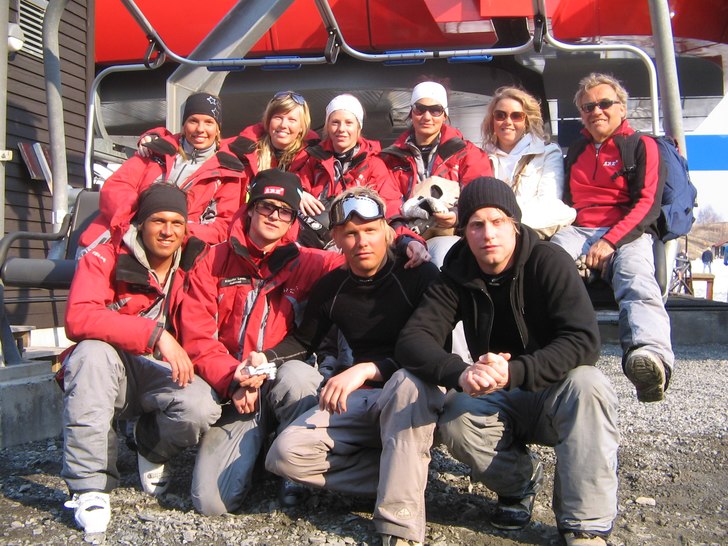 Ett gäng liftvärdar en solig vårdag :). Åkare: Liftvärdar 05/06.