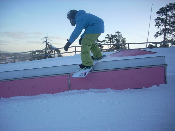 bs Boardslide på c-rail :;P. Foto: Adam Johansen. Åkare: Max Johansen ;D.