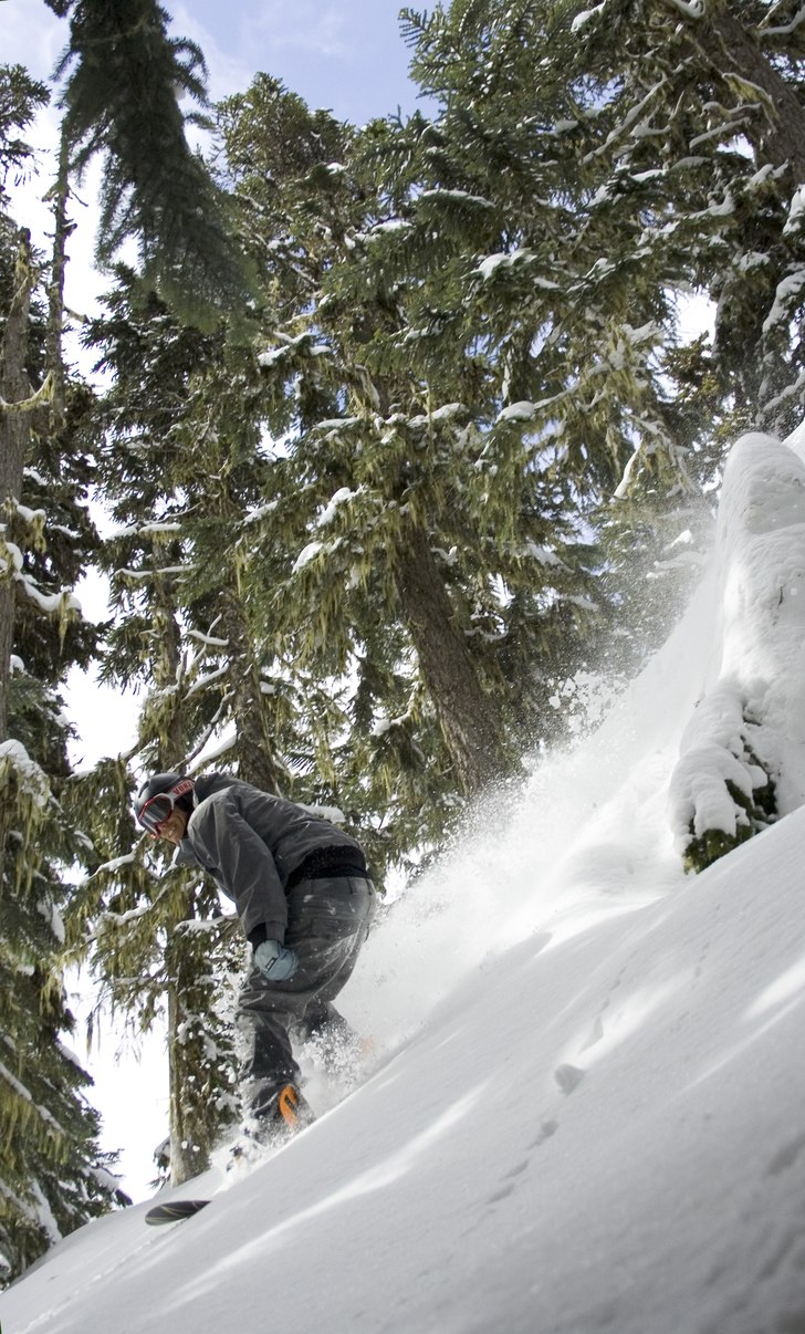 Lite härligt vårpuder i bra väder, med ett leen. Foto: Per Nyberg. Åkare: Emil Rydell.