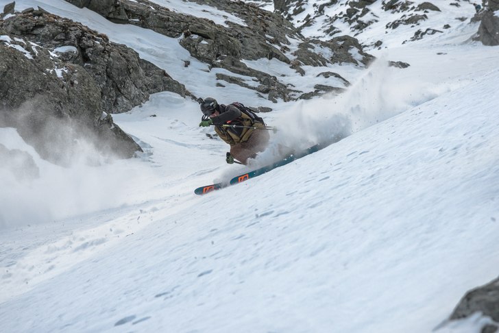 Marcus Rentschler lägger svängar nedför Canale . Foto: Axel Adolfsson.