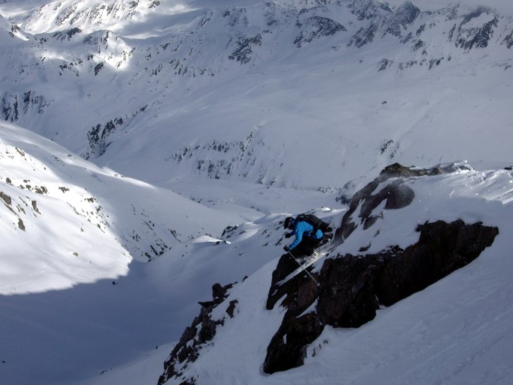 Efter en hike upp på Rothorn  är det dax för He. Foto: Robert Hortlund. Åkare: Henrik Liljeqvist.