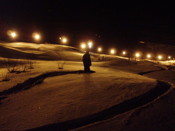 Kvälls åkning i stordalen, Norge.
http://www.st. Foto: Vidar edvardsen. Åkare: Jonatan Kjellberg.