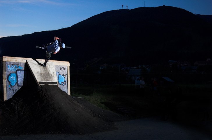 Footplant. Foto: Johan Wennerström (JohanWennerstrom.se). Åkare: Jens Nyström (www.northextremeteam.com.