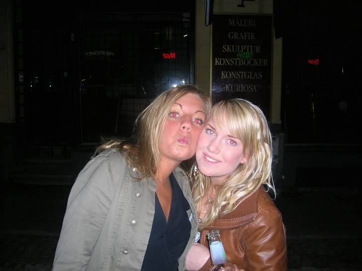 Paaarty.. Jag & Lins utanför Club Hipp!. Foto: Don't remember...