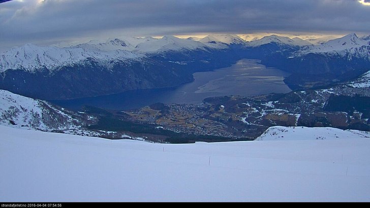 Mandag 4/4
Mandag morgon er det lettskyet vær, le.