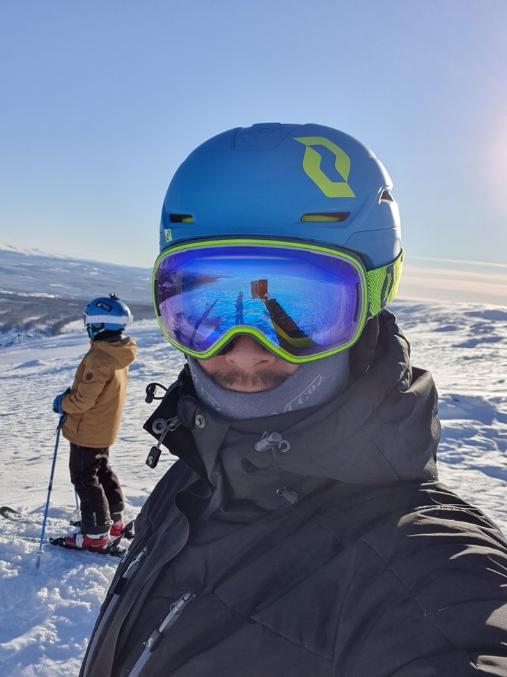 Att få visa barnen glädjen i skidåkning. Magisk.