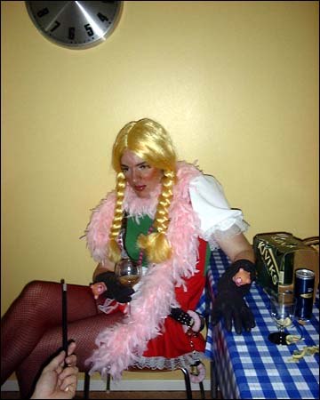 Att visa sina kvinnliga sidor är en styrka i sig.. Foto: J. Everljung. Åkare: Billy-Lina Söderin.