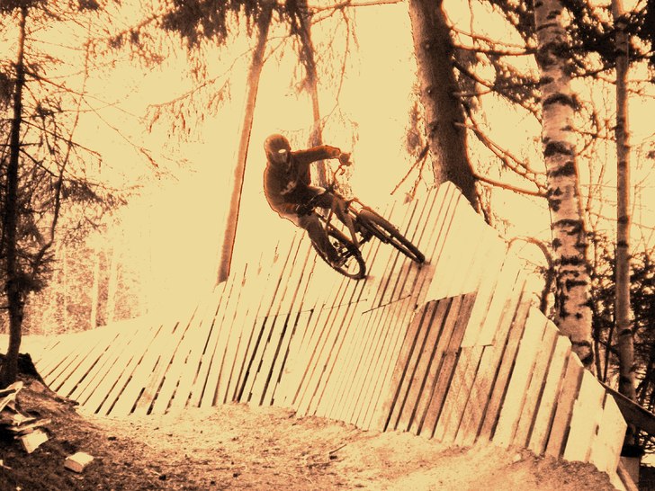 Wallride. Foto: Alexander Fagerström. Åkare: Oskar Lindberg.
