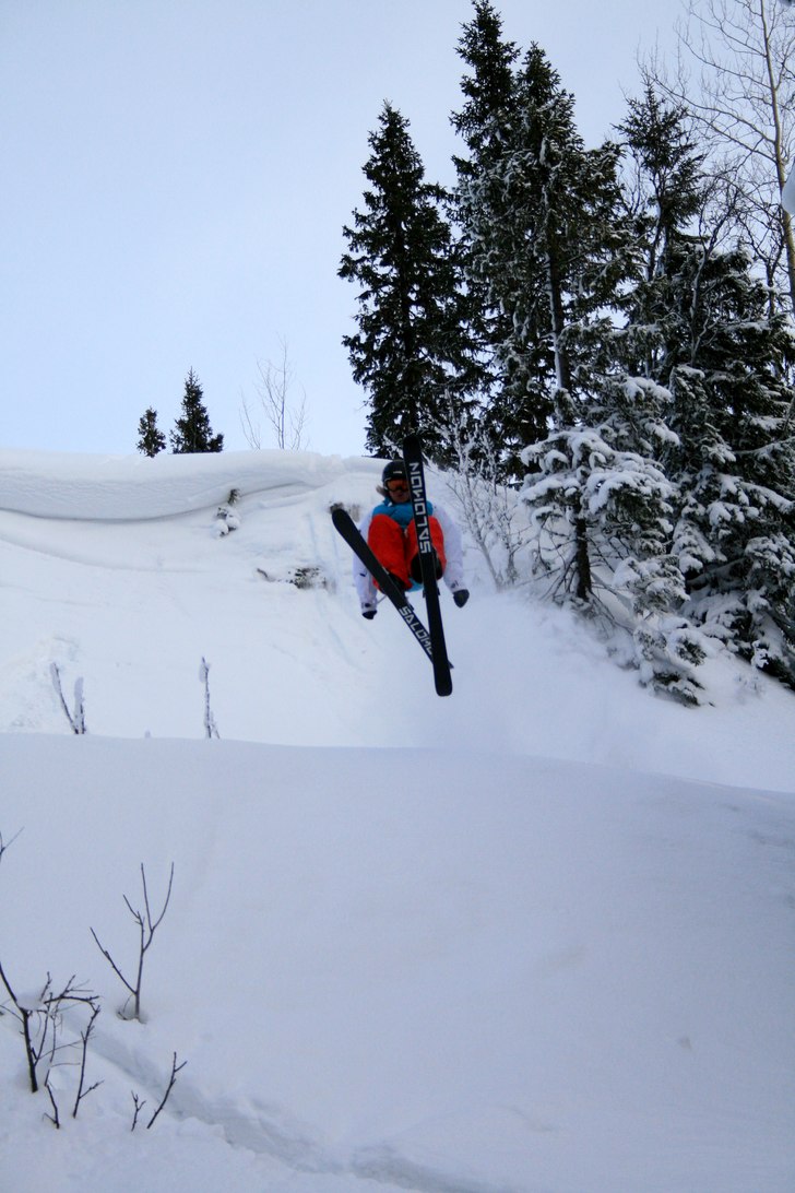 Flyger på en naturlig kick. Happy days.. Foto: Erik R. Åkare: Johan R.