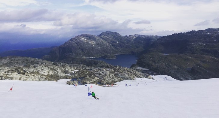 Fremdeles gode snøforhold på Folgefonna
Vi holde.