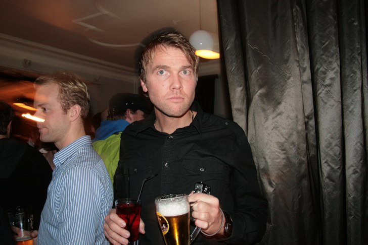 Foto: Eric Spongberg. Åkare: Oskar Enander och tre glas..