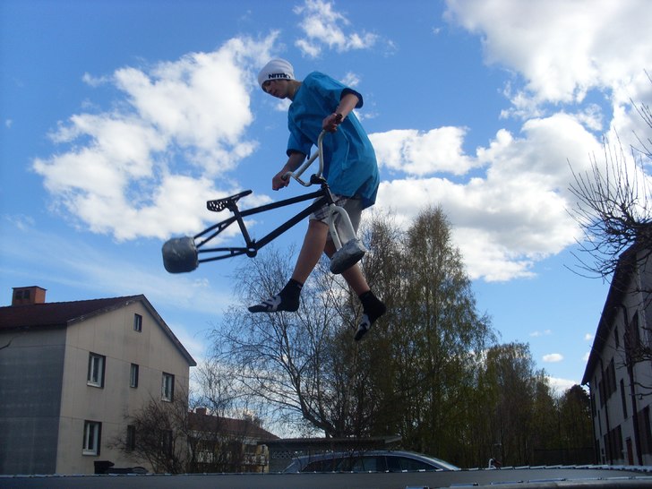 Gör nothig på studsmatte cykel :D. Foto: Markus Rydèn. Åkare: Joseph Jansson.