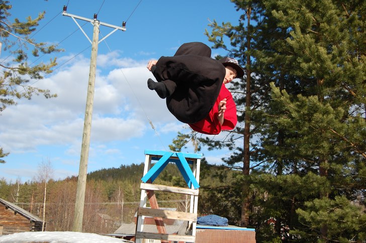 tredje dagen studsmattan är framme,. Foto: systern. Åkare: jag.