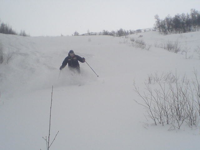 Härlig puderfrossa. Foto: Gustaf Ekroth. Åkare: Christer Wermeling.