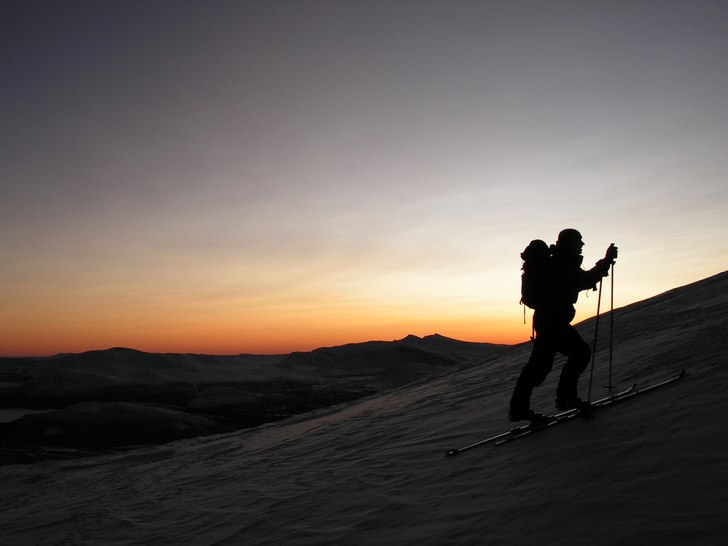 P-A på väg upp på Grönfjäll i närheten av Ki. Foto: Jakob Mjöbring. Åkare: Per-Anders.